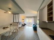 Quai des Cordeliers, balcon et vieille ville