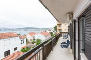 Apartment in Okrug Gornji with sea view, balcony, air conditioning, WiFi 5165-1