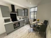 Newly Refurbished Clarendon Apartments, Free WIFI, Parking