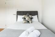Sleek and Stylish 2BD Home with a Garden Anerley Sleek and Stylish 2BD Home with a Garden Anerley