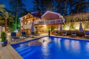 Luxury Retreat in Smyrna Pool, Pickleball and More!