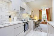 Fabulous 5 Double Bedroom Edinburgh Old Town apartment