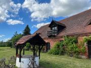 Apartament w Zabytkowej Stajni nad Jeziorem z Dostępem do Parku i Sąsiedztwem XIX wiecznego Dworku Modrzewiowego