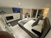 Modern Guest house with private entrance