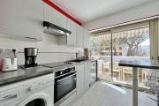 Bright and quiet apartment near the sea