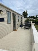 6 Berth Caravan With Decking At Manor Park In Hunstanton Ref 23017H 6 Berth Caravan With Decking At Manor Park In Hunstanton Ref 23017H