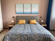 Flowers & garden apartment con vista lago