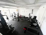 Gym, ping pong, piscina y garaje