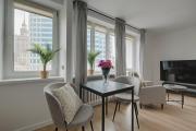 Urban Oasis Private Apartment with Palace of Culture View