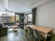 Appartement élégant et rénové, idéalement situé sur le front de neige à Val dIsère, proche du village - FR-1-694-262