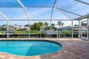 Gulf Access, Pool, Ping Pong & pool table, boat dock, sleeps 8-Cape Coral Seashells