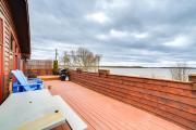 Prairie-Style Home on Garden Bay w Deck + Hot Tub