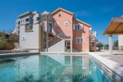 Family-friendly apartments with swimming pool Split - 21026