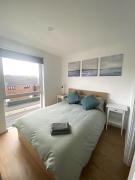 Fresh 2 Bedroom Flat close to City Center Camp Street