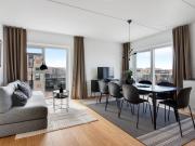 Sanders Arena - Chic Three-Bedroom Apartment Close to Metro Station