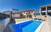 Amazing Home In Privlaka With Wifi, Heated Swimming Pool And 2 Bedrooms