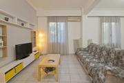 Mavili Square Cozy Apt AC & Kitchen, near Metro