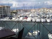 PORT FREJUS CAP HERMES VUE MER ET PORT PIEDS DANS LEAU piscine pkg