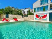 BELA - Apartment Baska mit Balkon und großzügiger Poolarea