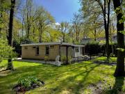 Veel eigen en omheinde grond in dit luxe huisje!