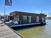 Winter at Surla Houseboat Splendid at Marina Monnickendam