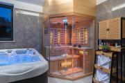 Green Luxury II with heated pool, jacuzzi & sauna Green Luxury II with heated pool, jacuzzi & sauna