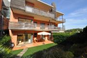 Pretty garden apartment next to a charming beach