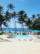 3 bedroom, front of the beach and pool