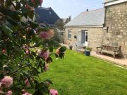 Spacious flat St Ives former farmhouse, parking