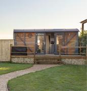 Holly Lodge - Quirky Shepherds Hut With Hot Tub - Bespoke Made From A Salvaged Railway Carriage