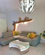 Modern 2BR city flat 10min from the beach