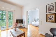 Spacious High-Ceiling 2-Bedroom by Acropolis Museum