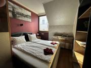 Rose cosy tiny studio with shared rooftop terrace and jacuzzi MK2