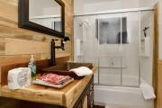 Emmas Cottage Retreat w Foosball + Game Console
