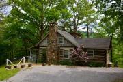 Bear Creek Cabin, Hot Tub, WIFI, Cozy Cabin Retreat in the Smokies Comfort & Fun for All