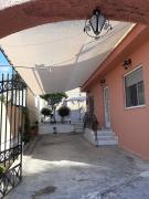 ΜΕ ΘΕΑ ΤΟ ΓΑΛΑΖΙΟ ΤΗΣ ΘΑΛΑΣΣΑΣ