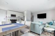 Sleek 1 Bedroom Apartment Plus Balcony 30 Mins to NYC