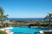 Wonderful 3-bedroom apartment with garden and amazing views Hacienda Senorio Cifuentes Marbella