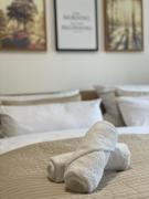 Apart70-Modern Design I Garden with Terrace I Smart TV I Free Parking I Free WiFi