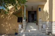 Apartments by the sea Kastel Stari, Kastela - 20938