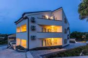 Apartments with a parking space Sveti Jakov, Losinj - 21149