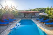 Havuzu Korunaklı Jakuzili Villa