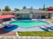 Home with Mountain ViewPoolTub