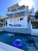 Appartement C dans une villa avec piscine chauffée & jacuzzi, chauffe en extra