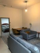 Smithy Bungalow, free private parking included, Buxton