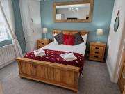 Cottage - Sleeps 3 hot tub & pet friendly
