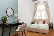 Classy Old Town Apartment - by Upstairs