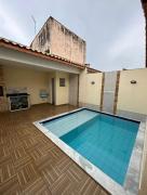 Casa com piscina e praia logo ali