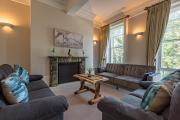 Luxury flat next to town centre Long-stay discount