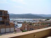 Spacieux T3 avec piscine et parking à La Favière - FR-1-610-8